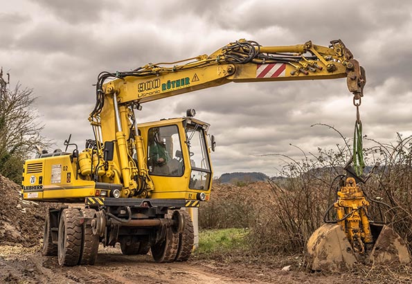 挖土机操作技巧:安全高效作业的关键